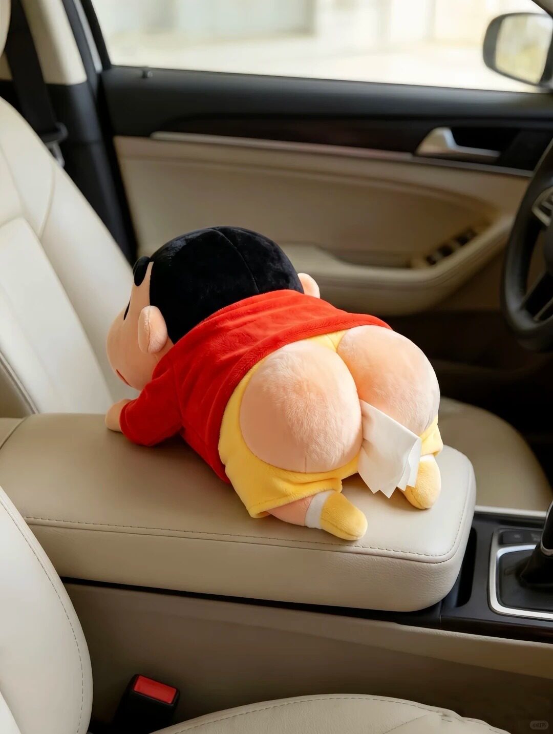 Crayon Shin-chan-themed tissue box for car center console, creative, stylish, and multifunctional, 2026 new model