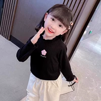 Черная цветочная рубашка.