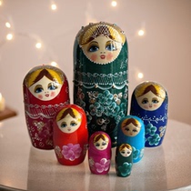 High-end ice and snow featured 7-layer hand-painted engraved and lacquered solid wooden Liuyi air-dried Russian matryoshka doll as a beautiful souvenir