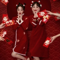 Группа из двух подруг подруг