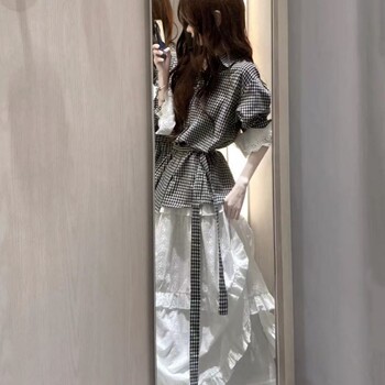 2025 Autumn Retro Suit for Women with French Design, Contrasting Plaid Shirt, High-Waisted Slimming Skirt