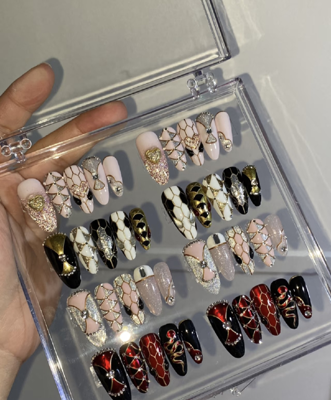 Snake Year Nail Art Collection, Baoge L Same Style Autumn and Winter Nail Art Stickers, Art Student Made Wearable Nails 2025