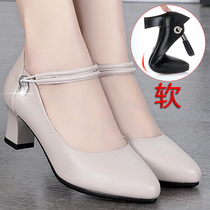  Comfortable dress shoes mom single shoes womens 2020 Korean version of the new round head medium thick heel middle-aged and elderly one-word buckle leather shoes