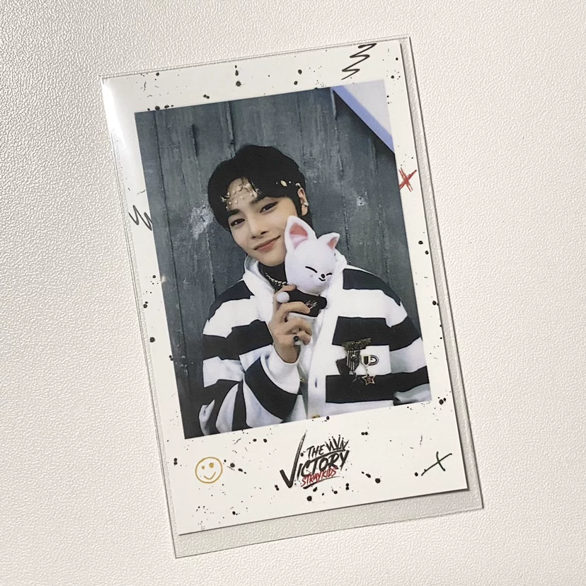 Официальный небольшой настольный календарь Stray Kids SKZOO с фотографиями SKZ Huang Yanchen Li Longyi Li Yanhao