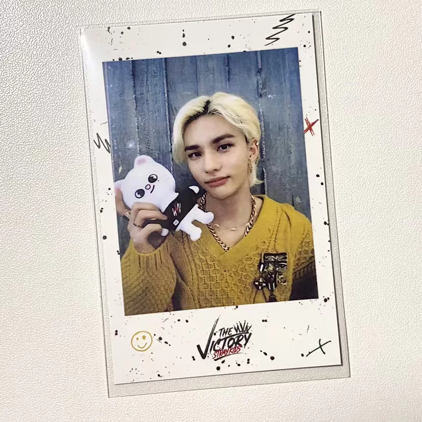 Официальный небольшой настольный календарь Stray Kids SKZOO с фотографиями SKZ Huang Yanchen Li Longyi Li Yanhao