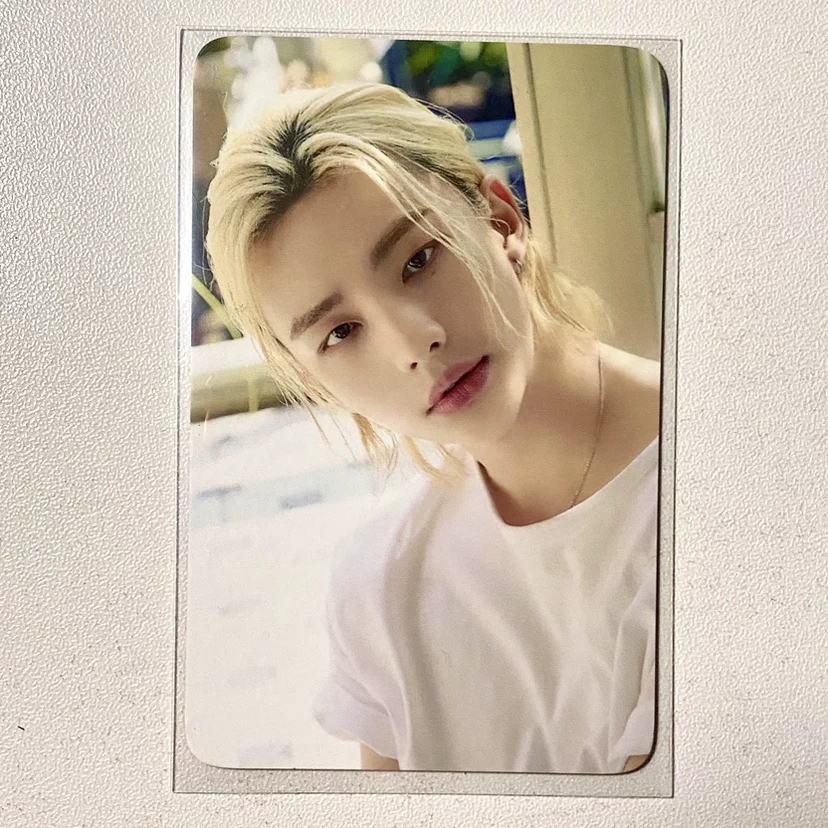 Официальный небольшой настольный календарь Stray Kids SKZOO с фотографиями SKZ Huang Yanchen Li Longyi Li Yanhao