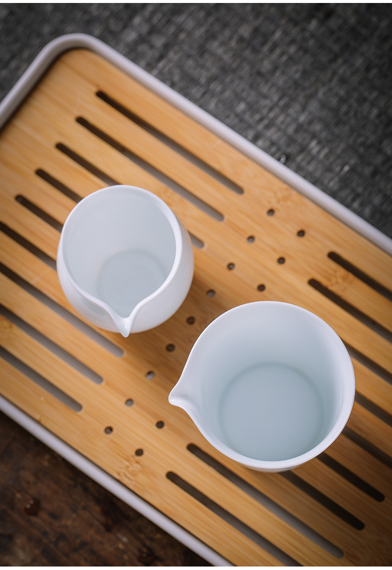 Bluish white porcelain ceramic fair keller with device and a cup of tea large thin at jingdezhen kung fu tea set heat fair cup