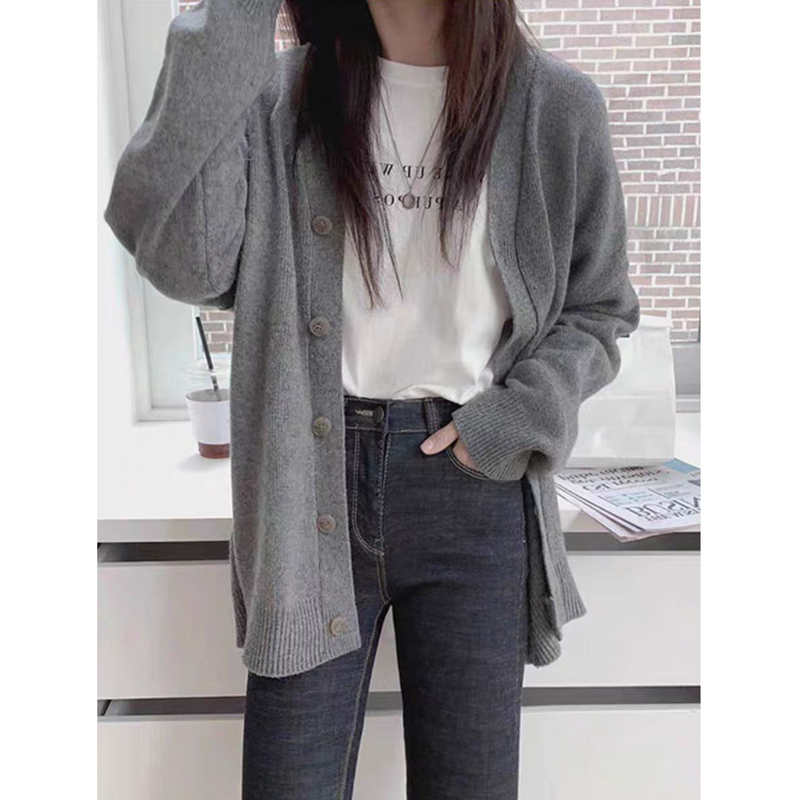 Autumn and Winter French V-Neck Pure Wool Cardigan for Women, Loose and Lazy, Small Chanel Style Fashionable Sweater Coat, Mid-Length Knitted Autumn and Winter French V-Neck Pure Wool Cardigan for Women, Loose and Lazy, Small Chanel Style Fashionable Sweater Coat, Mid-Length Knitted
