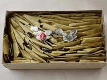 Stock old 80 s collar flower hat emblem old collar flower last century metal badge