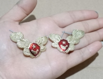 Stock old goods 80 s through the well collar flower old collar flower last century metal badge collection