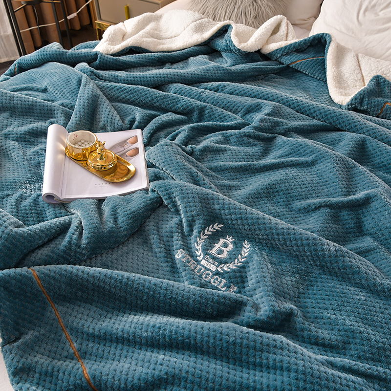 Blanket quilt thickened coral fleece blanket nap small sofa air conditioner spring autumn summer single thin blanket office