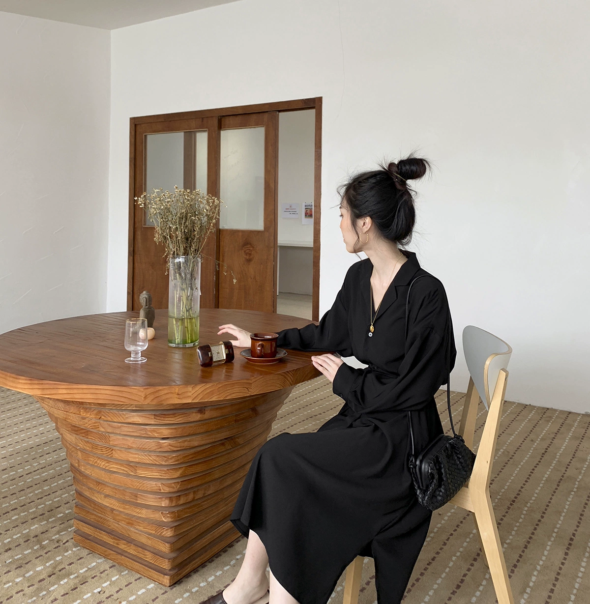 Phụ nữ 2020 mới thơm nhỏ kiểu Pháp retro một chữ Hepburn eo thon váy đầm cổ chữ V mùa xuân nữ - Váy dài