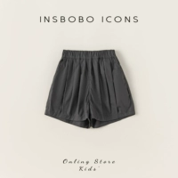 Темно -серой