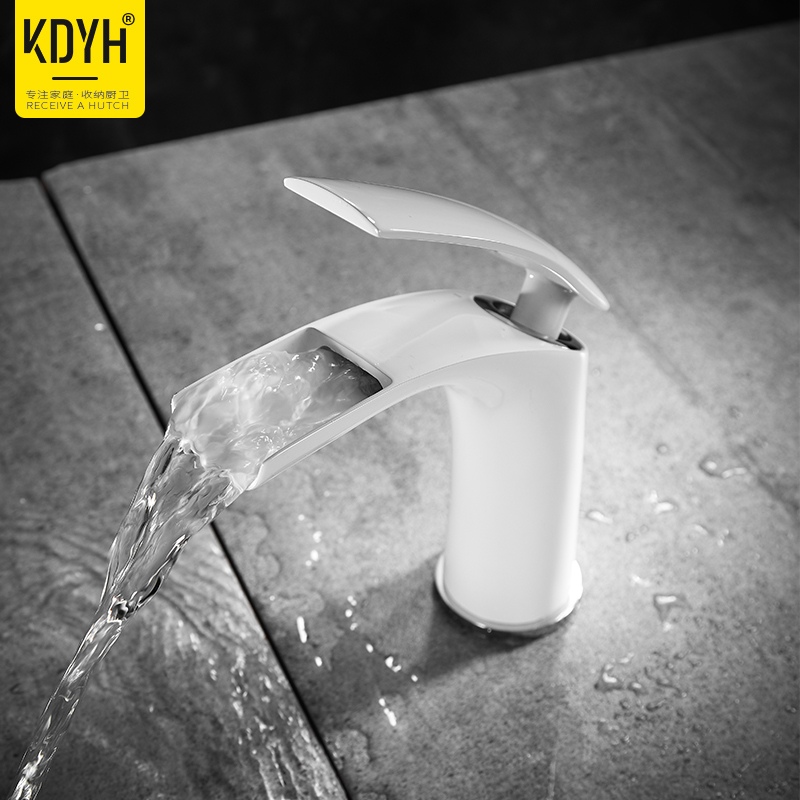 Full copper hot and cold face basin tap gun grey table basin tap hotel washing waterfall onstage in black and white bathroom