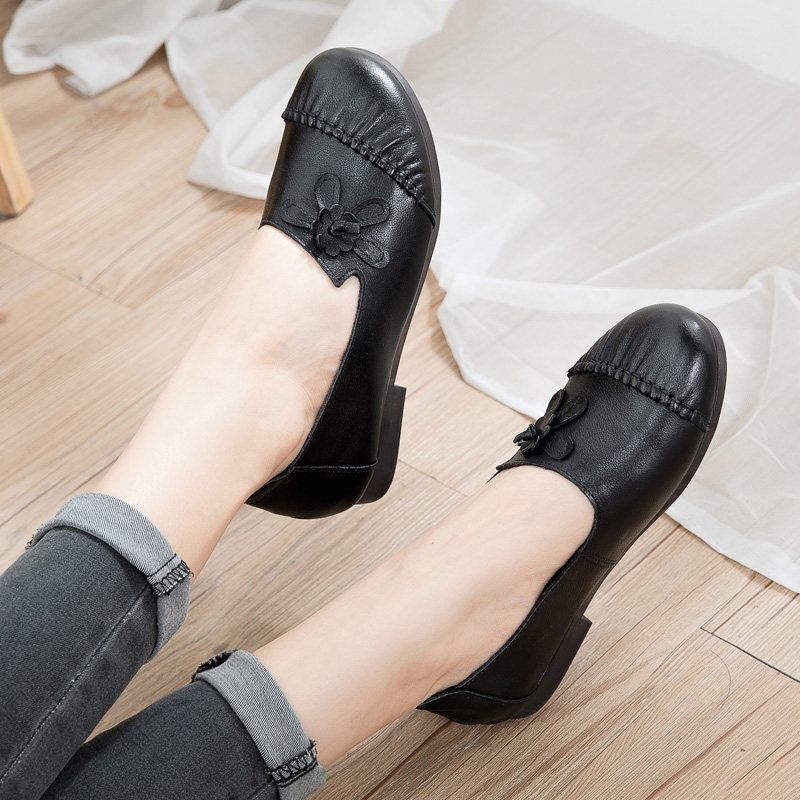 20 Fall New Genuine Leather Mom Shoes Non-slip Soft Bottom National Wind Casual Women's Shoes Round Head Flat Heel Middle Aged Single Shoes