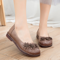 20 Fall New Genuine Leather Ethnic Wind Women Shoes Casual Flowers Flat Bottom Single Shoe Soft Bottom Round Head Middle Aged Mother Shoes