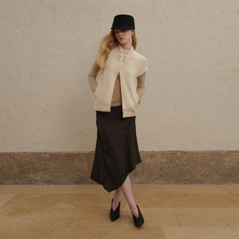 Someone Sometimes Vintage-Style Small Stand-Up Collar Double-Breasted Cap-Sleeve Sweater Half-Zip Knit Vest Someone Sometimes Vintage-Style Small Stand-Up Collar Double-Breasted Cap-Sleeve Sweater Half-Zip Knit Vest
