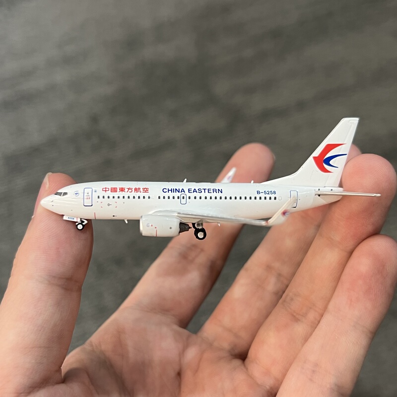 1/400 Alloy Finished Aircraft Model China Eastern Airlines B737-700B-5258