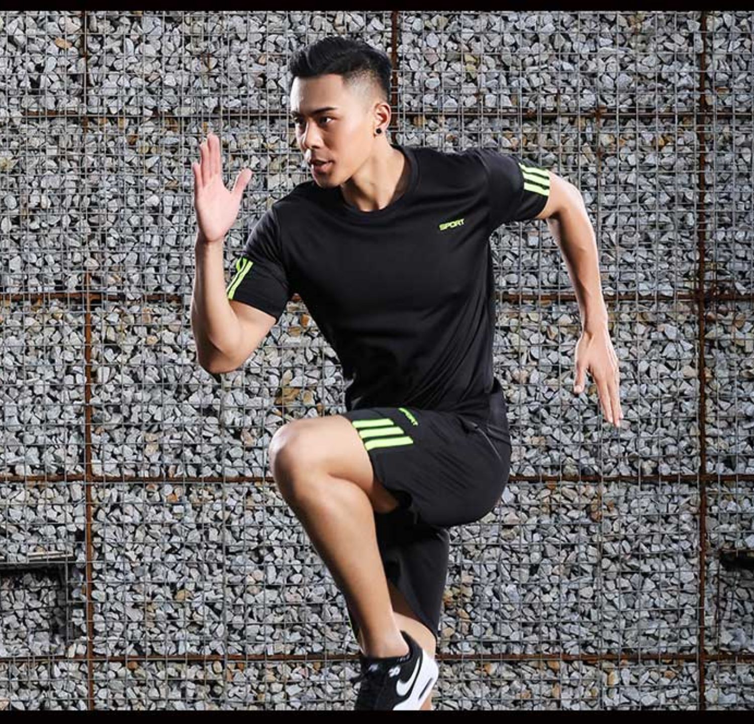 Bộ đồ thể thao nam mùa hè áo sơ mi ngắn tay nhanh khô quần áo cài đặt chạy quần short thể dục trẻ trung hai mảnh mỏng - Quần áo tập thể hình quần short tập gym nữ