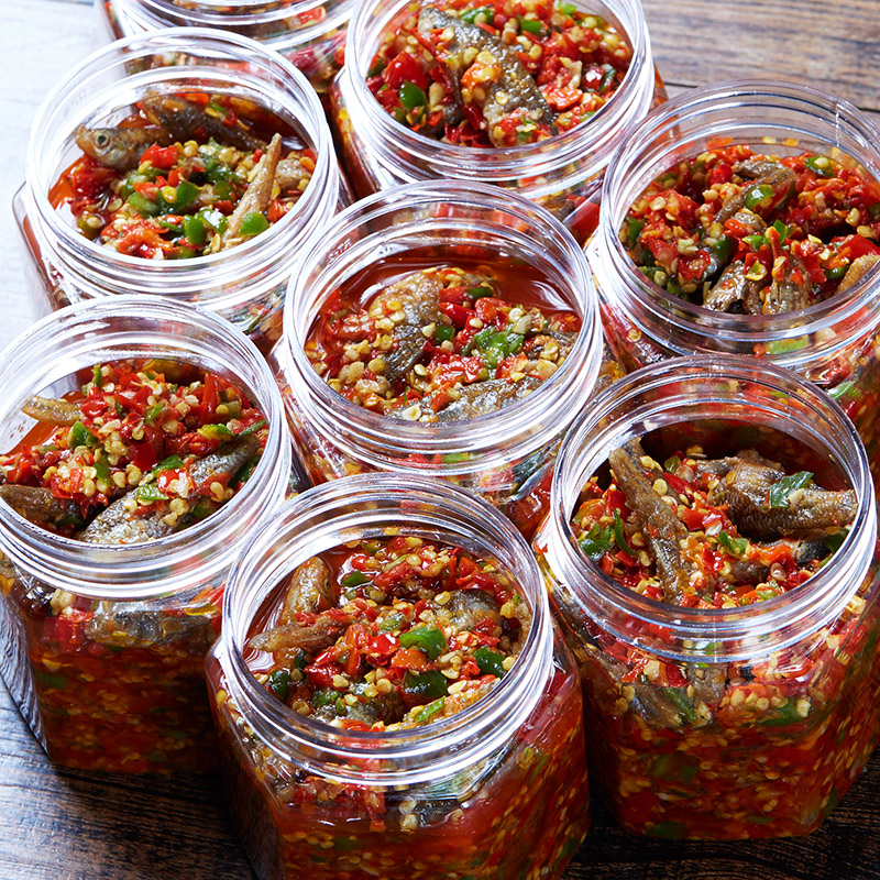 Money village head color pretzels small fish paparazzi Hunan special produce farmhouse homemade cilantro fiery hot fish dry down the rice dish with zero sweaty sweater