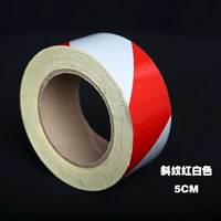 Красный и белый косой узор