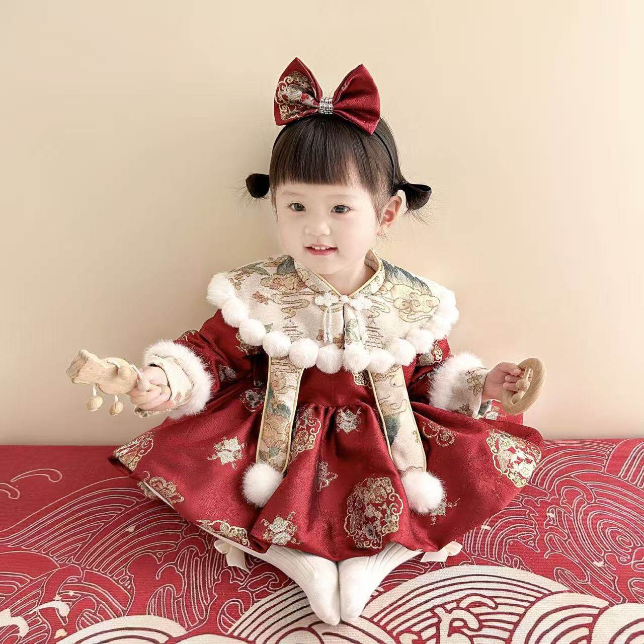 十二岁的女孩穿拜年礼服合适吗？聊聊童装选择的新趋势