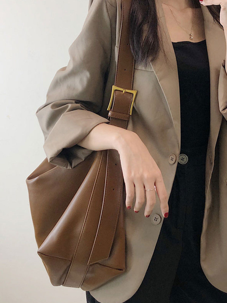 Large capacity bag female 2021 new texture messenger shoulder high-class sense niche special commuter bag summer explosion