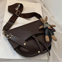 Autumn and winter bag women 2021 new explosive advanced sense niche design texture crossbody large capacity foreign style saddle bag