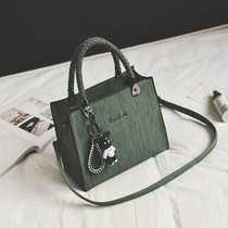 This year popular bag 2021 New Tide niche design texture fashion portable crossbody tote bag female summer wild