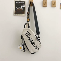 Белый (с маленькими подвесками и значками)