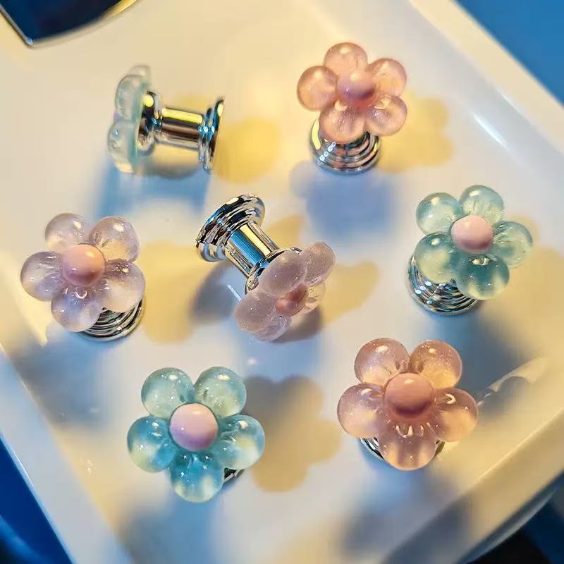 Xiaohongshu-Style Flower-Shaped Toilet Presser, Universal Creative Bathroom Flush Switch for Long Nails and Nail Art