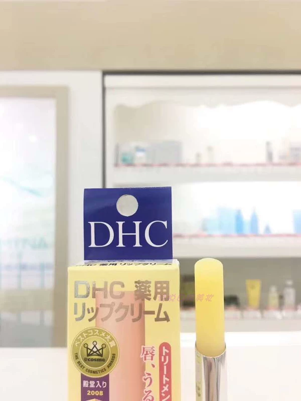 Son dưỡng môi dầu ô liu DHC chính hãng Nhật Bản giúp dưỡng ẩm, giảm nếp nhăn trên môi và không gây nhờn rít vào ban đêm - Son môi
