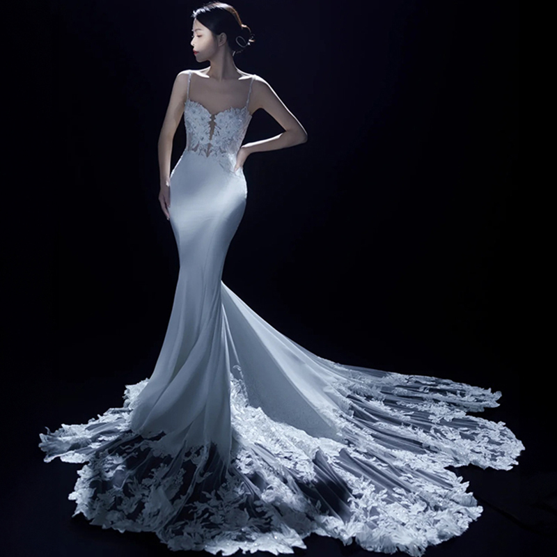 Photo Studio Theme Clothing for Couples Indoor Photography Fishtail Lace Suspender Dress Light and Shadow High-End Simple Wedding Dress Photo Studio Theme Clothing for Couples Indoor Photography Fishtail Lace Suspender Dress Light and Shadow High-End Simple Wedding Dress