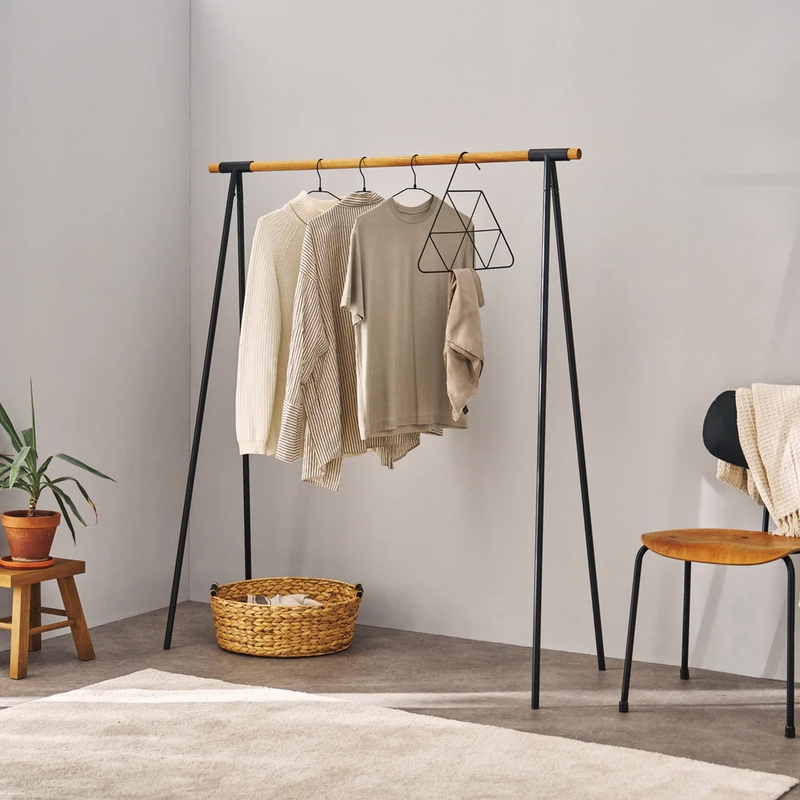 Cloakroom Wall-Mounted Storage Rack with Strong Load-Bearing Capacity, High Aesthetic Appeal, Sturdy Clothes Rack, Space-Saving Hanger