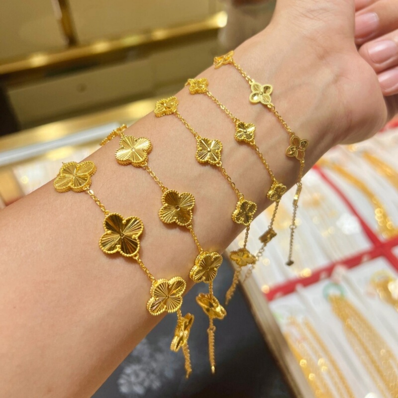 Gold-Plated Silver Ancient Method Crushed Ice Lucky Five-Leaf Clover Bracelet, Light Luxury High-End Laser Clover Bracelet for Women Gold-Plated Silver Ancient Method Crushed Ice Lucky Five-Leaf Clover Bracelet, Light Luxury High-End Laser Clover Bracelet for Women