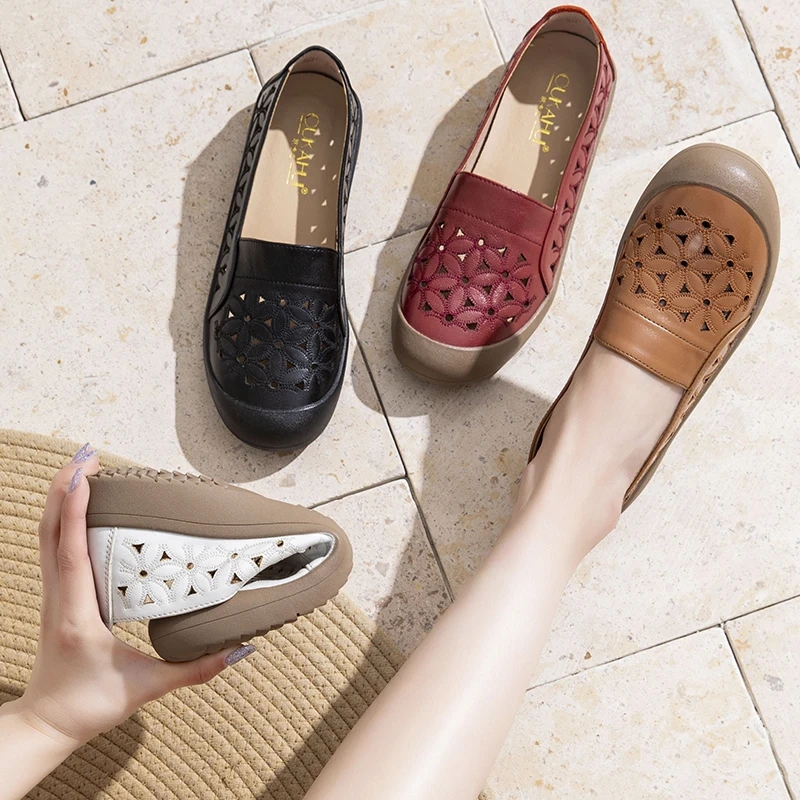 Hongtu Mom Shoes Flat Heel Hollow Out Comfortable Summer Women's Round Toe Clogs Flat Large Size for Middle-Aged and Elderly 25303