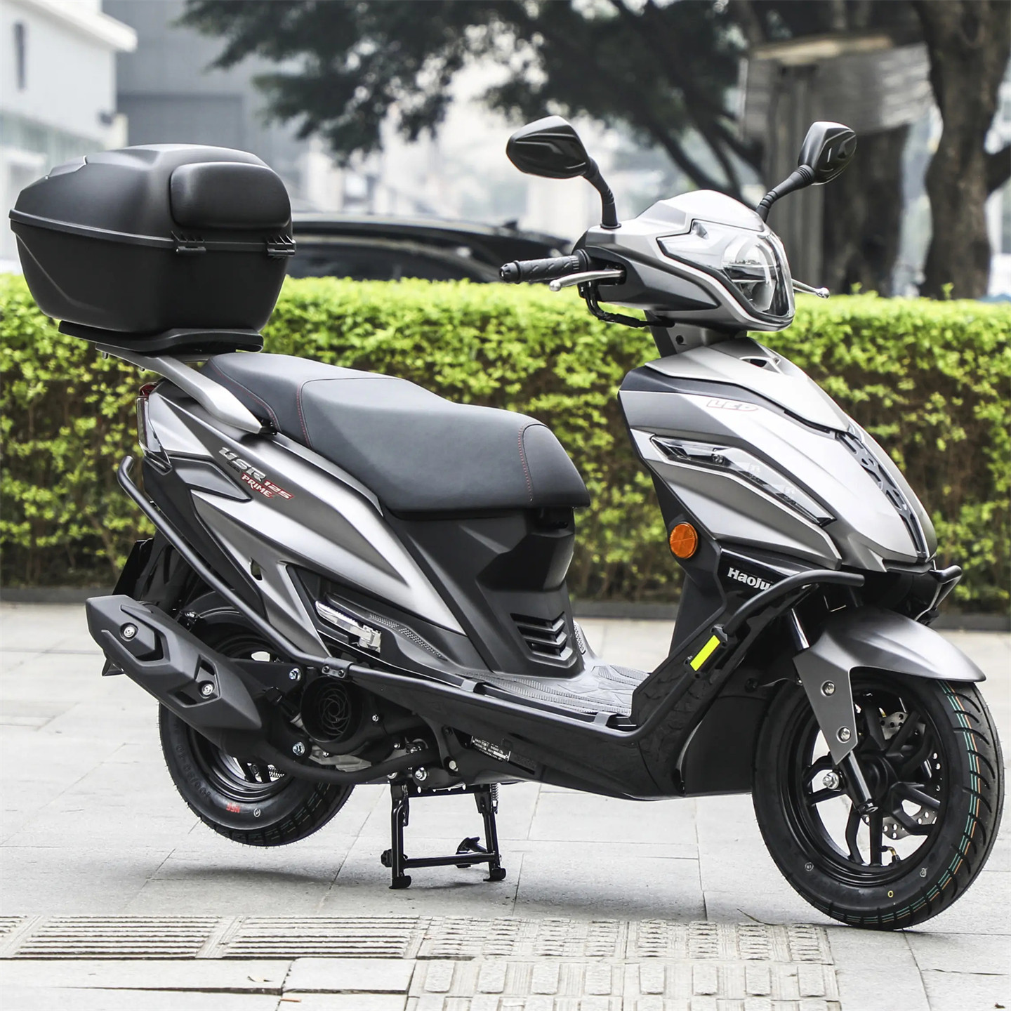 新型の国家排出ガス基準IVに適合した燃料噴射式スクーター、Haojue USR125CCは、燃費効率に優れた男女兼用の通勤用バイクです。