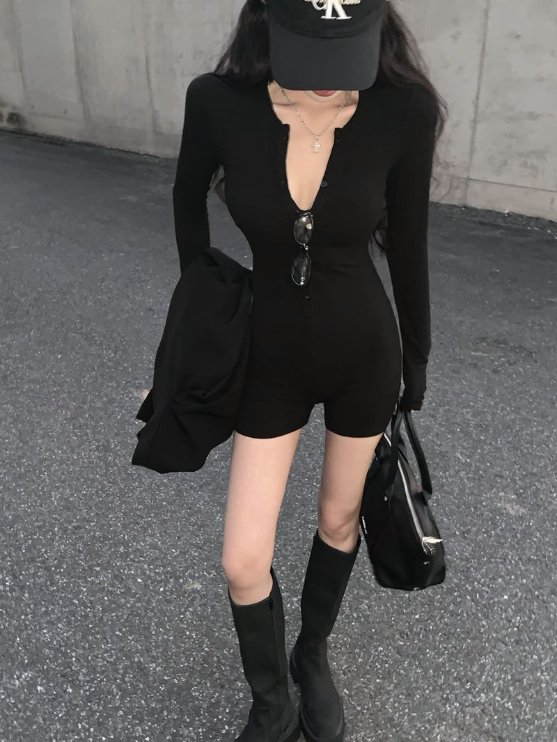 <!--黑色长袖运动连体短裤女春季辣妹性感紧身直筒裤内搭打底连衣裤子-->