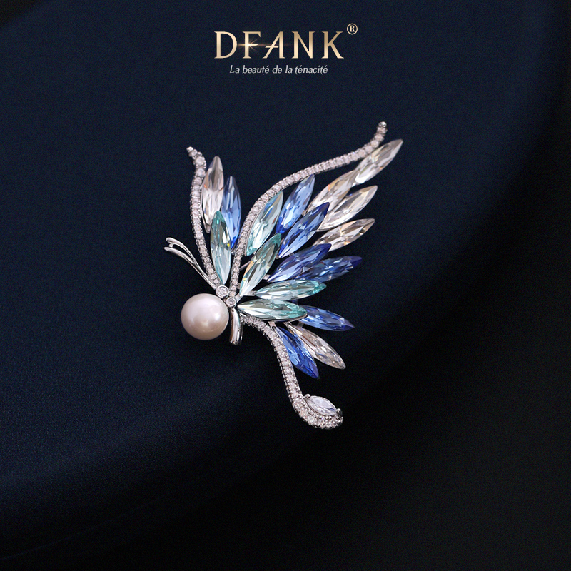 DFANK女性用バタフライブローチ、エレガントで多用途、パーソナライズされたスーツアクセサリー、ニッチなデザイン、雰囲気のある露出防止バックル