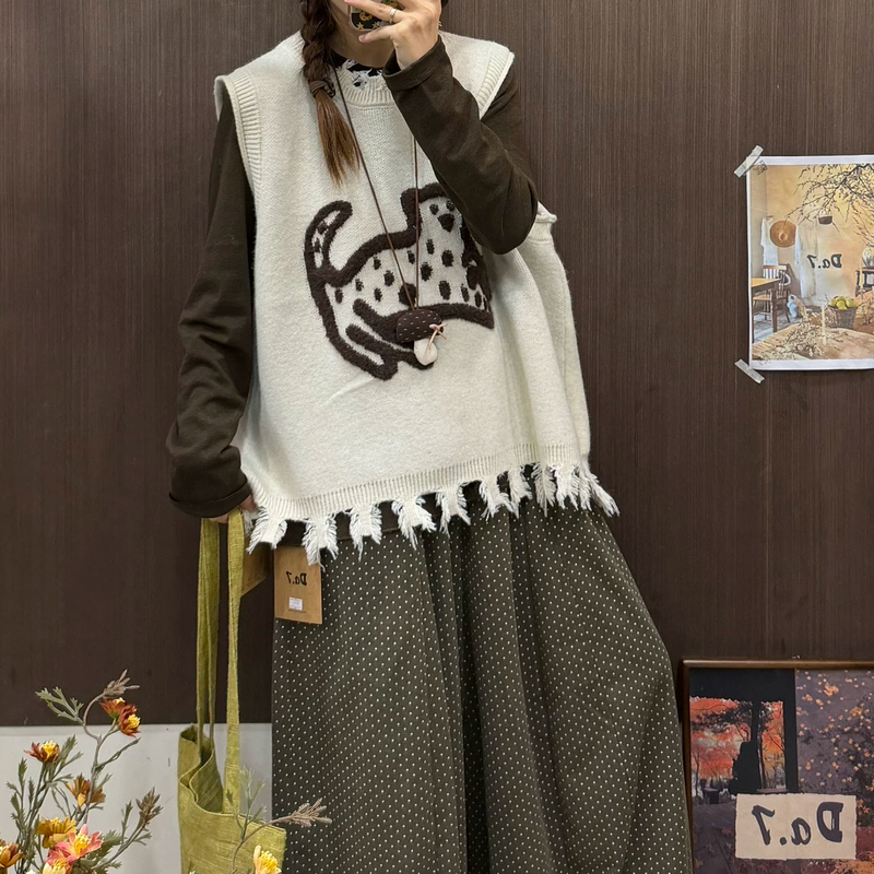 Women's Autumn and Winter New Japanese Retro Frayed Edge Tassel Sweater Knit Vest Layered with Sleeveless Cartoon Cat Vest
