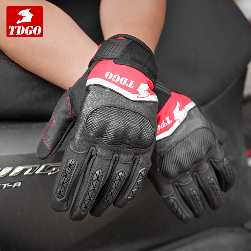 Motorcycle Carbon Fiber Riding Gloves for Autumn and Winter, Touch Screen Compatible, Windproof, Warm, Waterproof, Thickened, Cold-Proof, Suitable for All Seasons