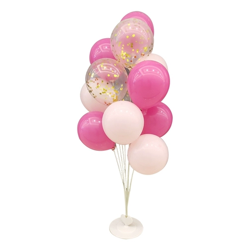 Дорога столба поддержки дороги к кронштейну «Столп», приземляясь на воде, в котором участвует плавающий отель, открывая сцену сцены декорации.