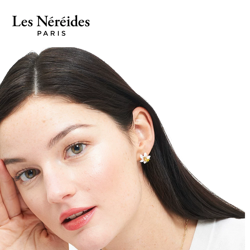 Серьги из серии Provence Garden от Les Nereides: апельсиновые цветы, белый цветок с зелёным листом, изящные эмалированные серьги