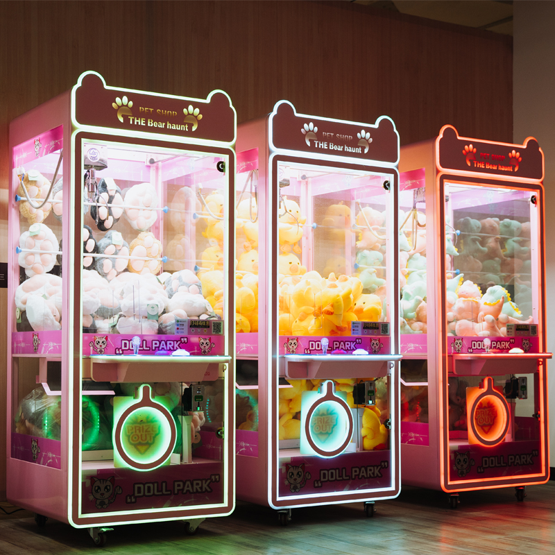 The new fully transparent smart clip doll machine mini doll machine coin exchange all-in-one machine large gashapon basketball machine manufacturer