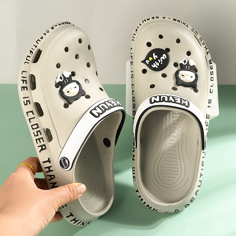 Slippers Men Trends Summer Fashion Outwear 2021 New Dongle Shoes Men Non-slip Soft Bottom Outdoor Beach Shoes Cool Tug