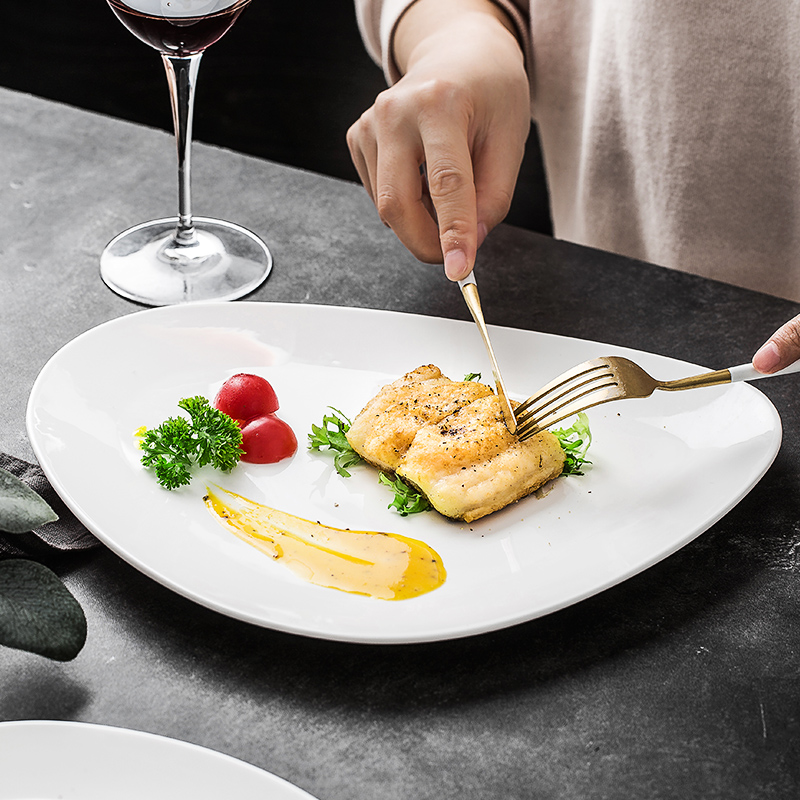 The Nordic white ceramic creative steak restaurant food dish plate flat triangular shaped plates platter dinner plate