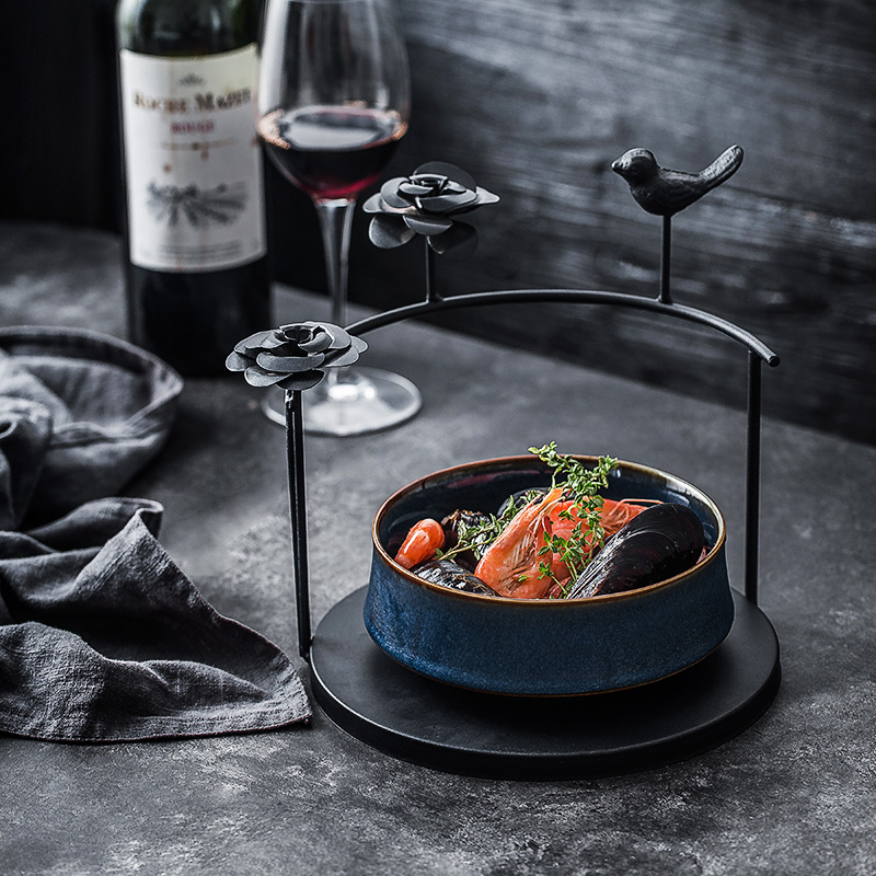 A Japanese hotel theme restaurant cuisine molecular ceramic cold dish dish dry ice creative artistic conception club high - end tableware