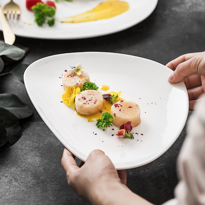 The Nordic white ceramic creative steak restaurant food dish plate flat triangular shaped plates platter dinner plate