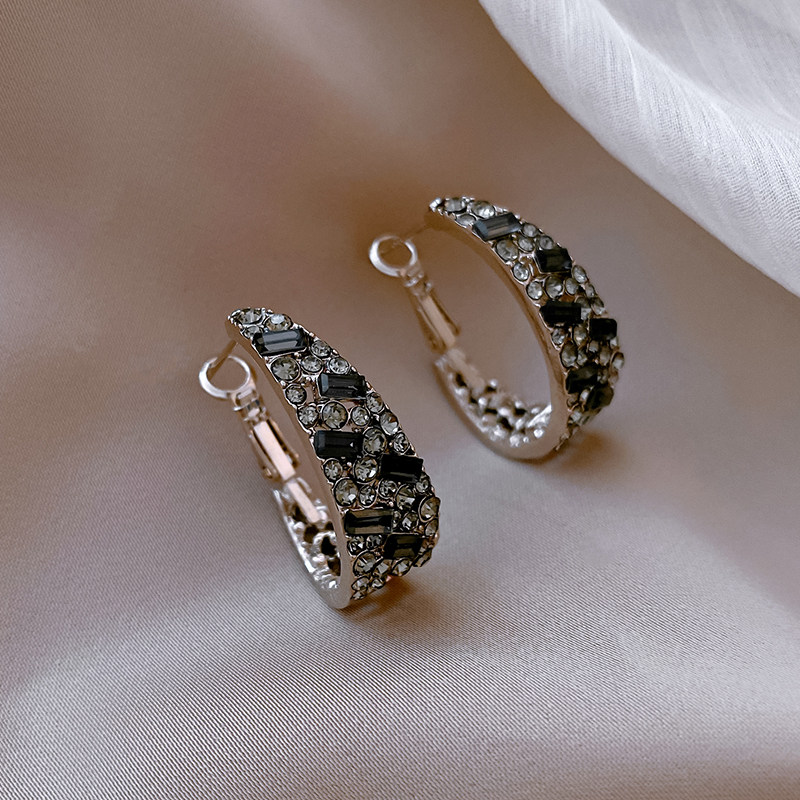 Ear Rings Woman 2021 New Tide Earrings Superior Sense Style Light Lavish Temperament Exaggerated Atmospheric Earring Earbuke Earrings Pendant