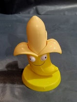 Plant Wars zombie toy loose bananas to fire a bullet toy